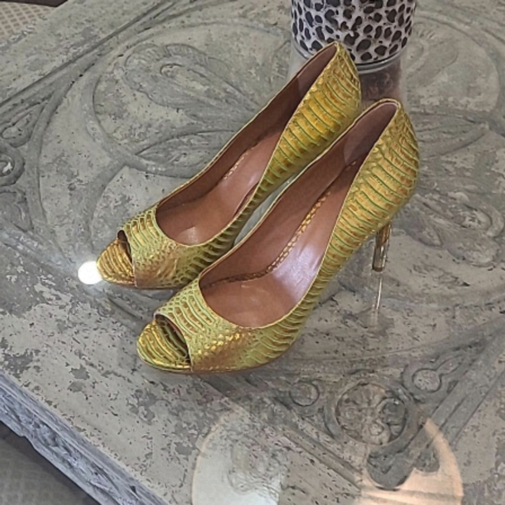 RACHEL ROY 4" HEELS LIKE NEW
